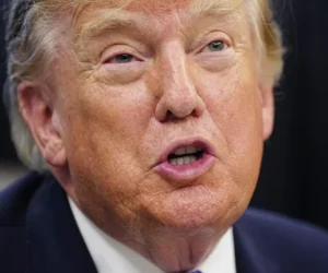 Trump anuncia en Iowa la mayor planta siderúrgica de EE.UU. por 15.000 millones de dólares