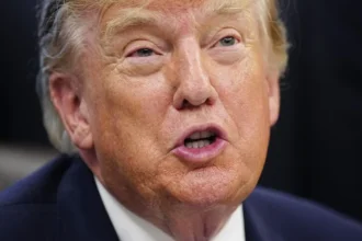 Trump anuncia en Iowa la mayor planta siderúrgica de EE.UU. por 15.000 millones de dólares