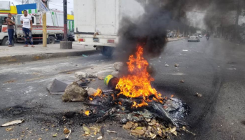 Protestan en la Cayetano Germosén por prolongados apagones