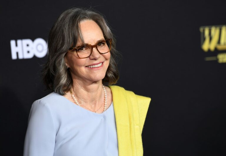 Sally Field logra un hito como la más longeva en ganar Emmy a mejor actriz en una película