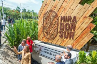 Carolina Mejía oficializa con una tarja el nombre Parque Mirador Sur Dr. Joaquín Balaguer