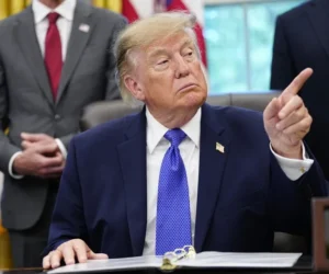 Gobierno de Trump elimina normas que protegían a alumnos LGTBI de discriminación