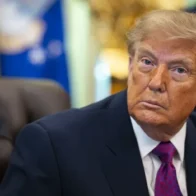 Trump desvela un uniforme de la Fuerza Espacial y las redes lo comparan con un traje nazi
