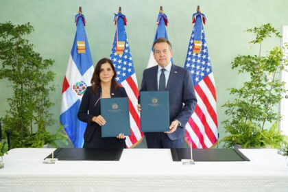 RD y Estados Unidos acuerdan cooperación para la extracción y procesamiento de minerales críticos y tierras raras