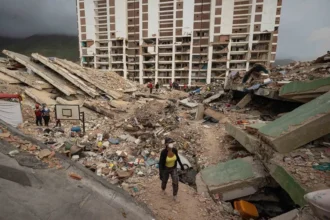 Venezuela demolerá 39 edificios dañados por los terremotos en La Guaira
