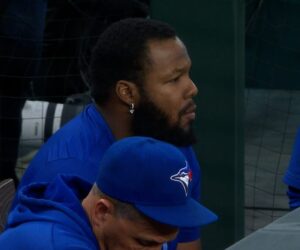 Vladimir Guerrero Jr. queda fuera de la alineación por molestias en la espalda