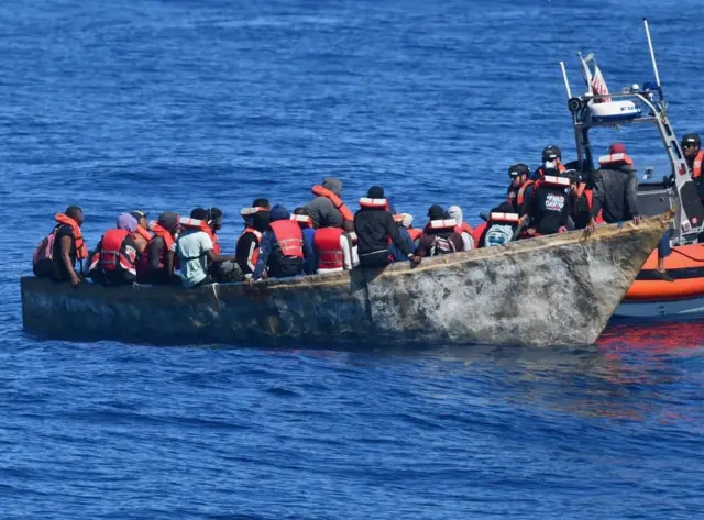 Guardia Costera de Puerto Rico repatria a 63 migrantes dominicanos interceptados en el Canal de la Mona