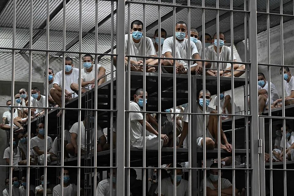 Dictan cadena perpetua para dos pandilleros en El Salvador por homicidios y desapariciones