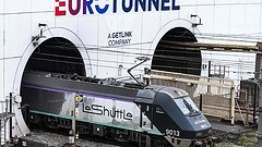 Al menos 19 heridos en un choque entre un minibús y un tren en el túnel del Canal de la Mancha