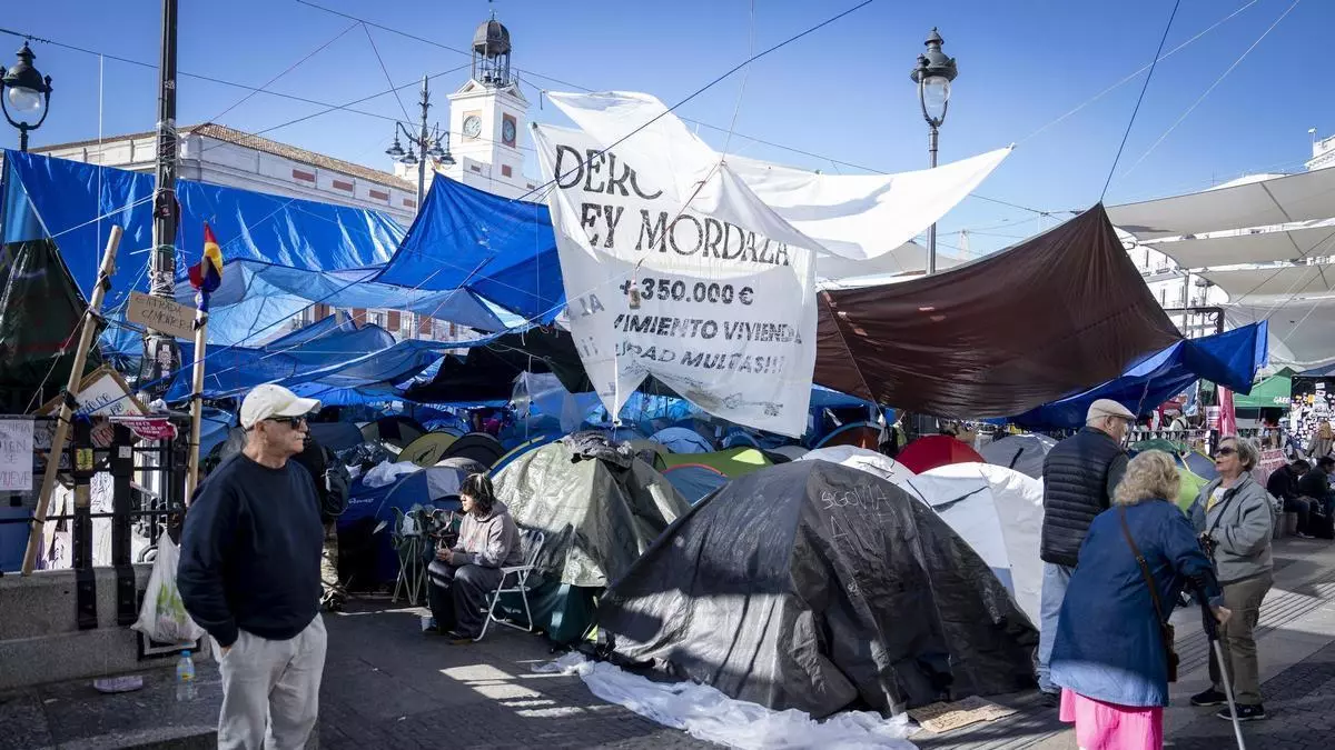 La acampada de Madrid llega a 20 noches sin fecha final y pone la mirada en los barrios