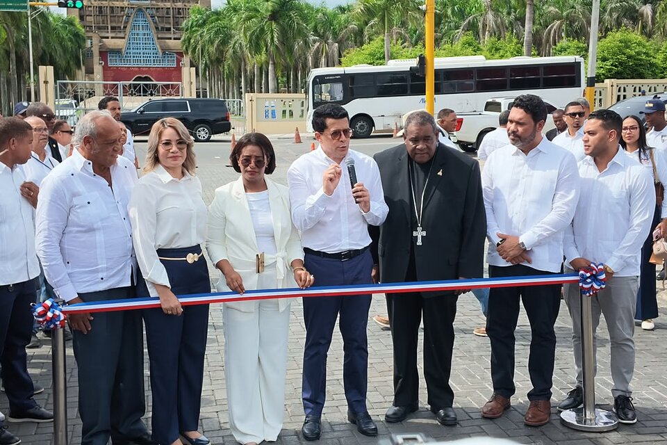 Mitur inaugura remozamiento de aceras de la Basílica de Higüey con inversión de RD$26 millones