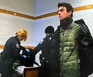 La Fiscalía divulga el video del arresto de Luigi Mangione en un McDonald’s de Pensilvania