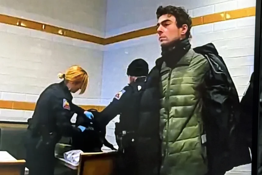 La Fiscalía divulga el video del arresto de Luigi Mangione en un McDonald's de Pensilvania