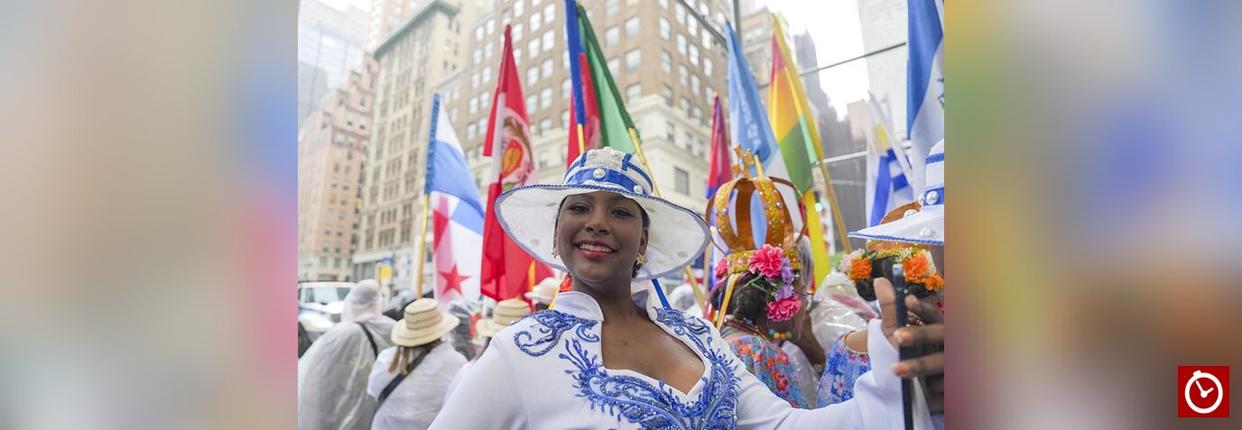 La lluvia no apaga la fiesta de la Hispanidad en Nueva York