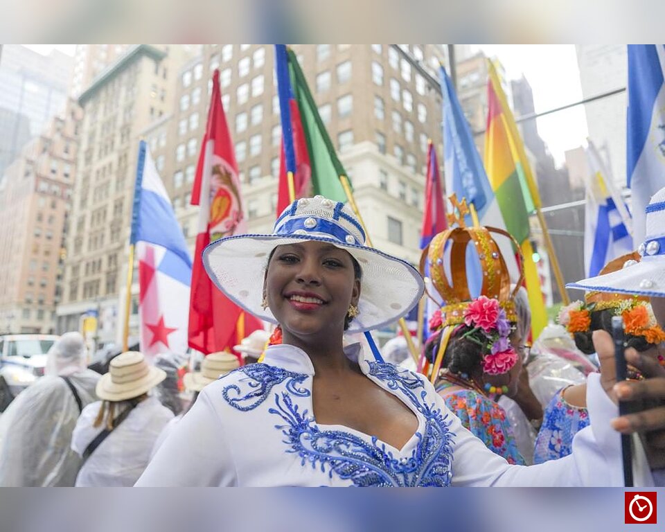 La lluvia no apaga la fiesta de la Hispanidad en Nueva York