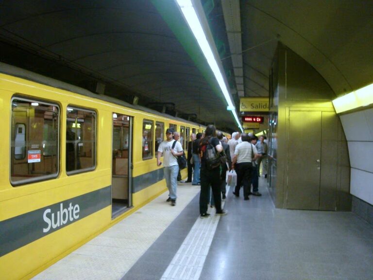 Huelga sindical paraliza el metro de Buenos Aires tras arresto de tres trabajadores