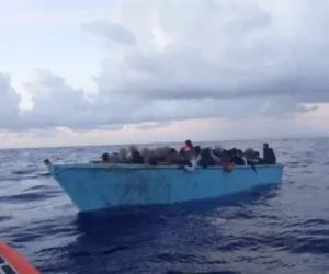 Guardia Costera de EE.UU. rescata a 61 migrantes de una embarcación cerca de República Dominicana