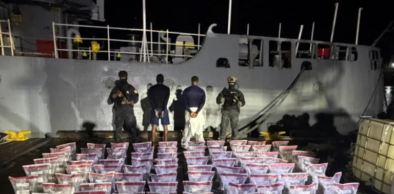 DNCD intercepta narcolancha Baní con 389 paquetes de presunta cocaína