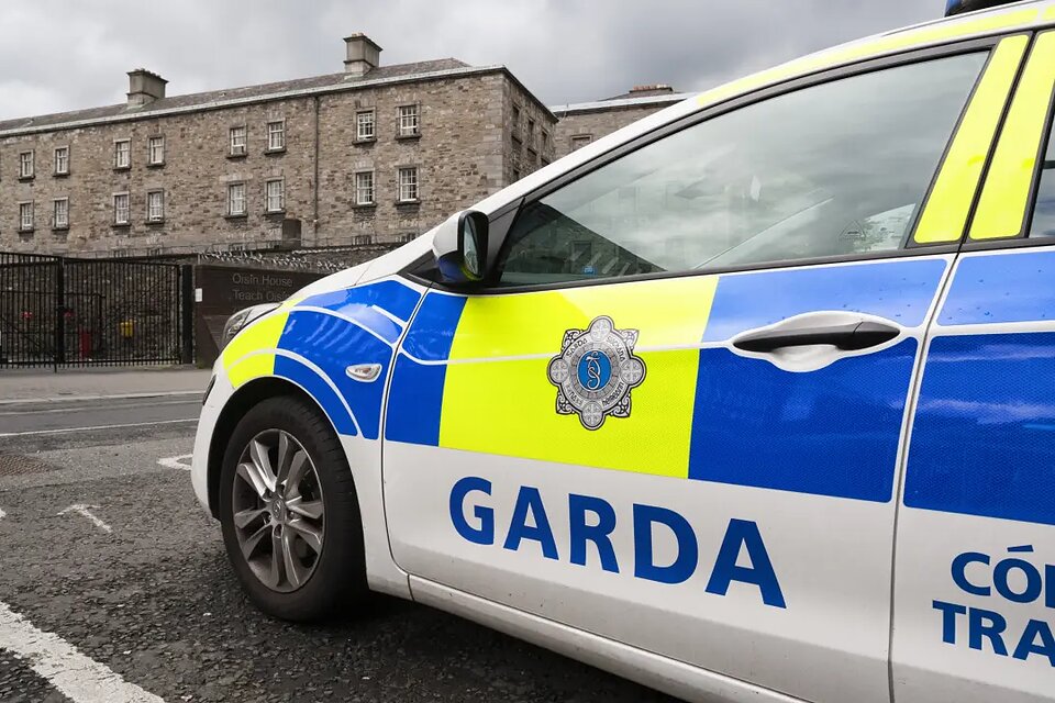 Cuatro muertos, entre ellos dos niños, en un incendio en Irlanda: se investiga si fue provocado