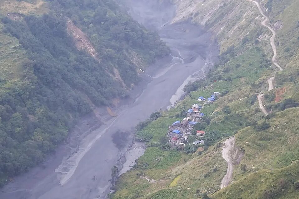 Atrapados 150 turistas extranjeros en una zona montañosa de Nepal tras la devastadora riada del domingo