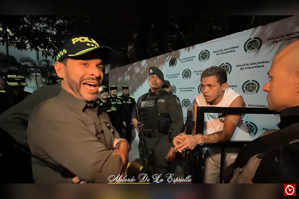 "Así es que se doma a un bandido": De la Espriella exhibe a un criminal capturado