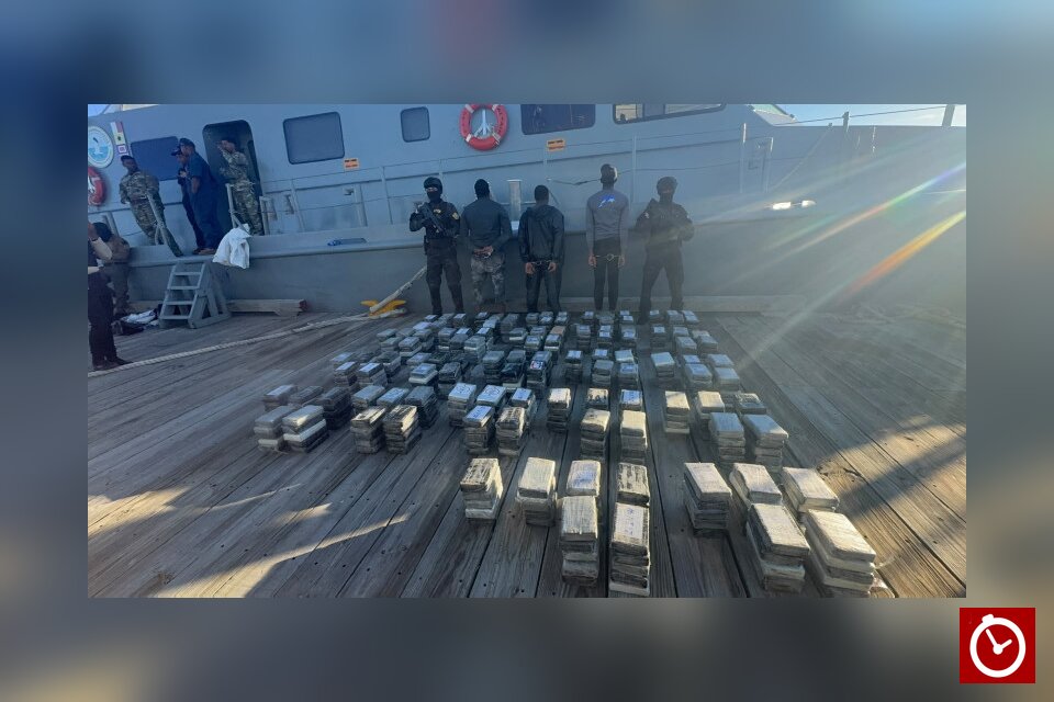 DNCD arresta a tres hombres con 555 paquetes de presunta cocaína en Baní