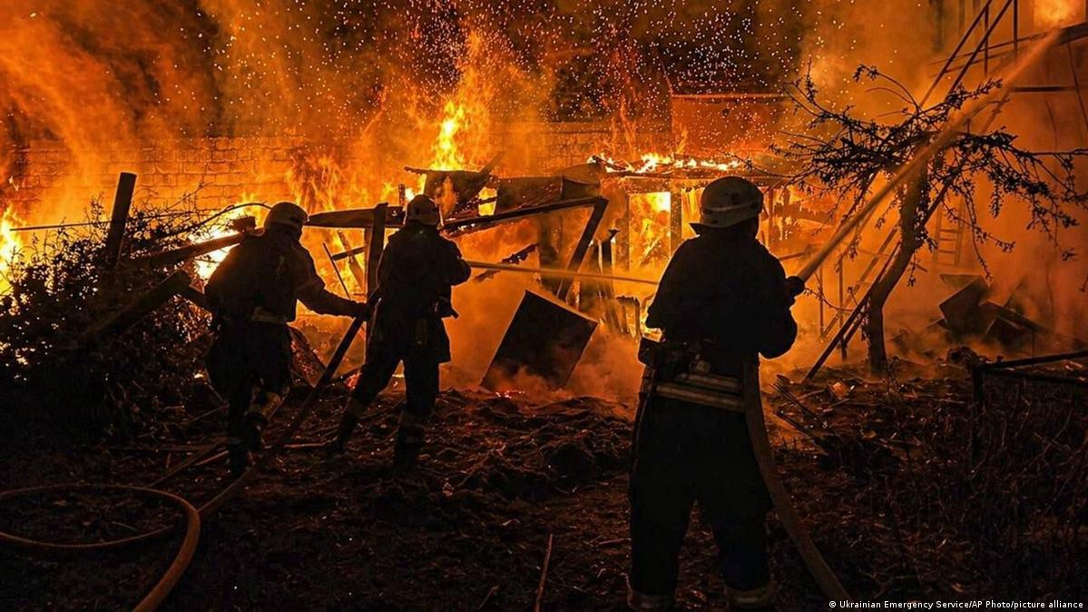 Ucrania ataca refinería rusa situada a 1,900 kilómetros de su frontera