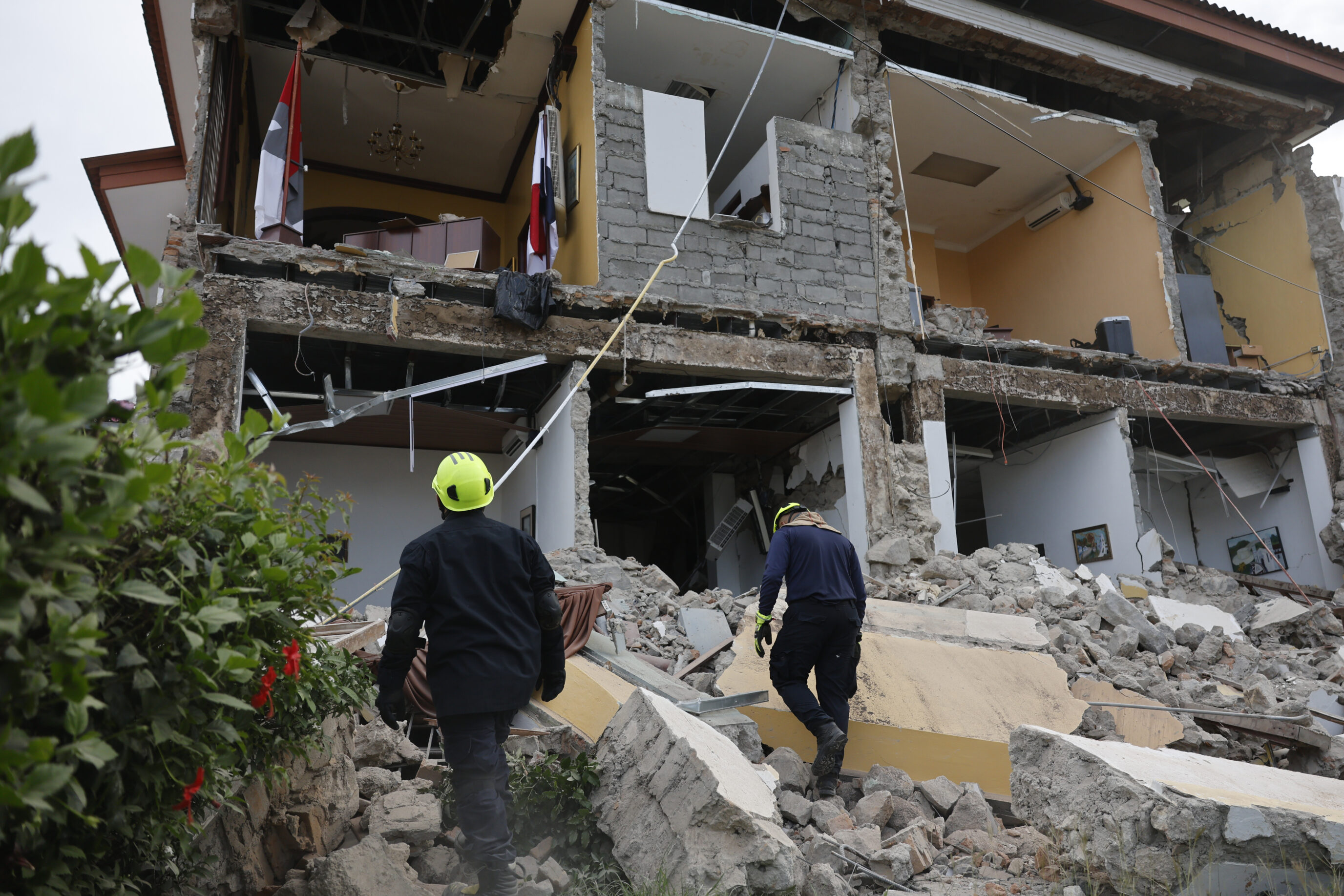 Cerca del epicentro del terremoto en Panamá: sin agua ni luz mientras todo sigue temblando