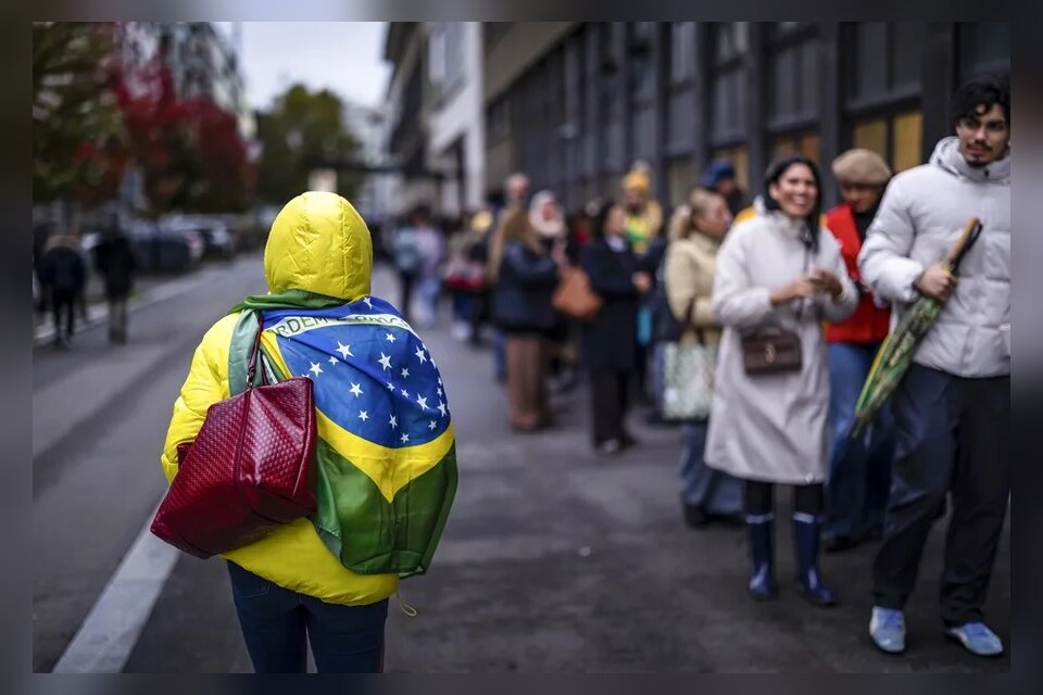 Los colegios electorales abren para la segunda vuelta de las presidenciales en Brasil
