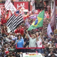 Lula y Bolsonaro se dan un baño de masas en São Paulo en la víspera a las elecciones