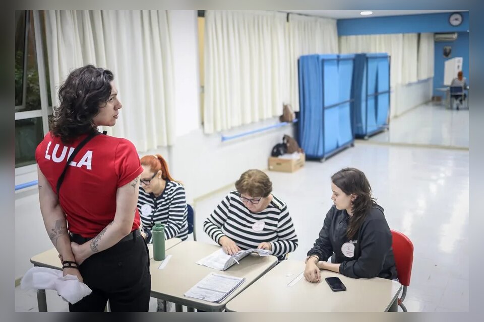 Confusión electoral en Brasil tras ampliación de dos horas de la votación presidencial