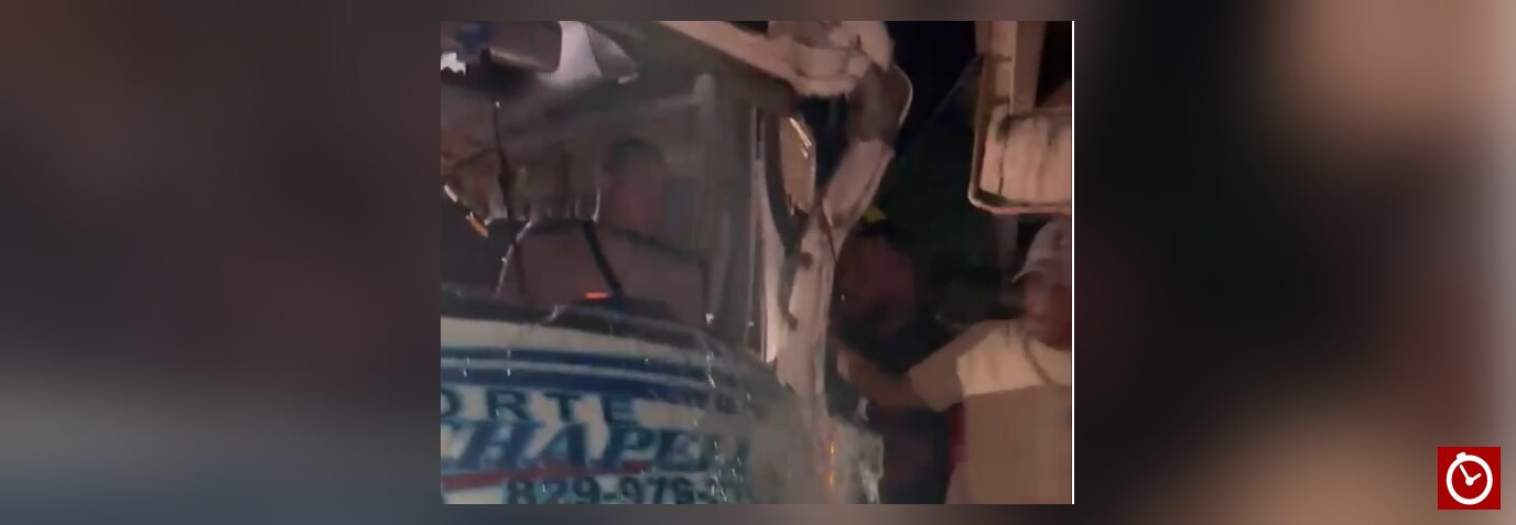 Guagua de pasajeros de Baní sufre accidente en la autopista 6 de Noviembre