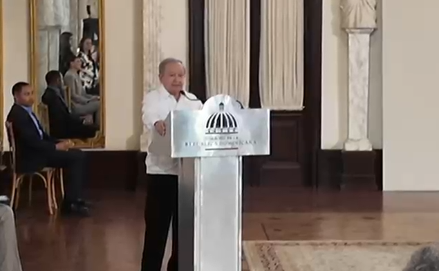 Ellis Pérez recibe reconocimiento como Adulto Mayor del Año