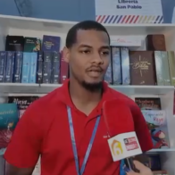 Según libreros jóvenes se interesan por libros de política durante la Feria del Libro