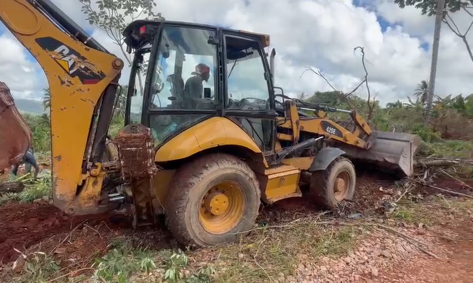Alcaldía de Las Galeras inicia construcción de contenes y ampliación vial en La Sangría