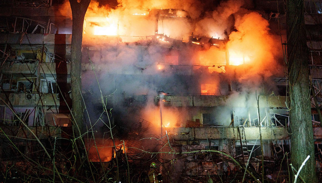 Al menos dos muertos y 21 heridos en un ataque ruso con misiles balísticos contra Kiev