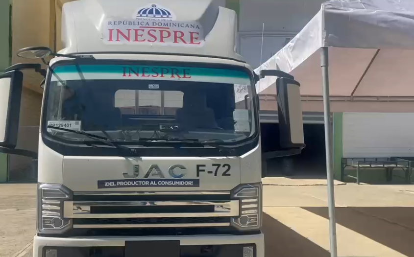 INESPRE refuerza servicios en Santiago con entrega de camión y equipos de refrigeración