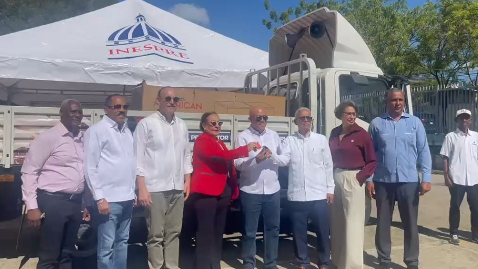 INESPRE refuerza servicios en Santiago con entrega de camión y equipos de refrigeración
