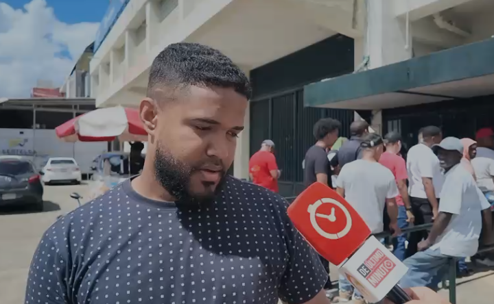 Aficionados acuden desde temprano al Quisqueya para comprar boletas del juego inaugural de LIDOM