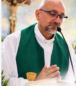 Sacerdote muere en Ecuador luego de que una cruz se desplomara sobre él durante una misa 2 | Noticias de hoy en República Dominicana Captura de pantalla 2026 10 18 093837 | Noticias de hoy en De Último Minuto