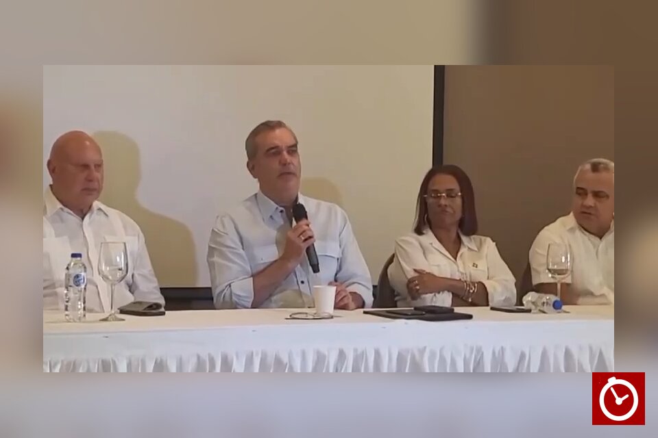 Comunicador recuerda solicitud de dos camiones de bomberos hecha a Abinader en 2022 y pide respuesta para Las Galeras y El Limón