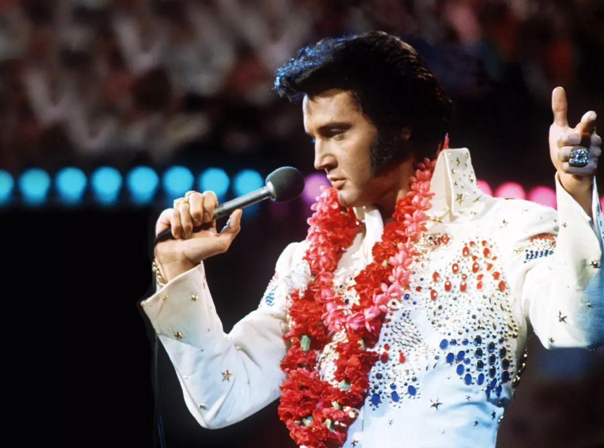 Demandan compañía por usar canciones de Elvis Presley para entrenar sus modelos de IA