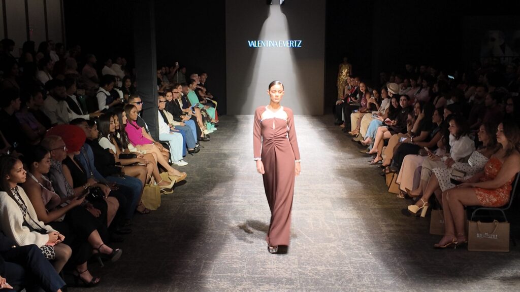 Diseñadores presentan sus colecciones de moda en RD Fashion Week 2026