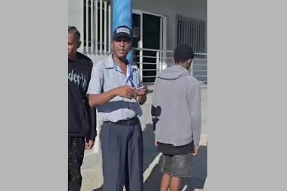 Activista denuncia que destacamento de Los Frailes rechazó recibir a dos jóvenes señalados por presuntos asaltos