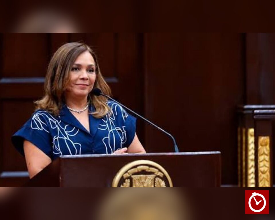 Juan Luis Guerra felicita a Janina Rosado por reconocimiento de la Cámara de Diputados