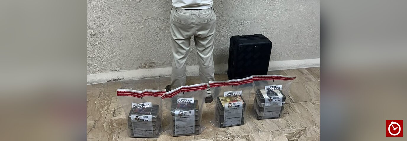 Arrestan a español con 20 paquetes de presunta cocaína en el aeropuerto de Punta Cana