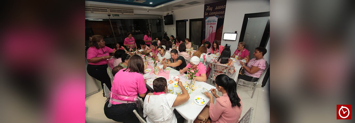 Pacientes y sobrevivientes de cáncer de mama celebran la vida a través del arte terapia