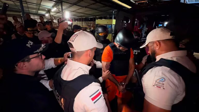 Detienen a policía que intentó ingresar un celular al área de máxima seguridad donde permanece recluido alias “Diablo” en Costa Rica
