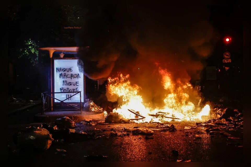 El primer ministro francés anuncia toques de queda parciales en varias ciudades ante la ola de disturbios
