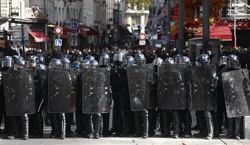 El Gobierno francés movilizará a 70.000 policías ante las llamadas a saqueos este sábado